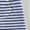 Kép 2/2 - szürkéskék-fehér csíkos kantáros kisfiú short 62-es méretben – Matalan
