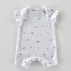 Kép 1/2 - 62-es fehér pamut kisfiú napozó állatmintával – The Little White Company