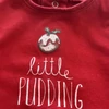 Kép 2/2 - 62-es piros karácsonyi pamut body Little Pudding felirattal – Mamas and Papas, 0-3 hónap