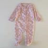 Kép 1/2 - 68-as Pure Baby rózsaszín virágmintás polár rugdalózó kislánynak – 3–6 hónap
