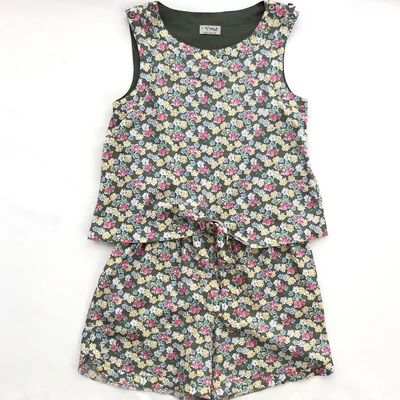 10 év Next bogyós playsuit 140