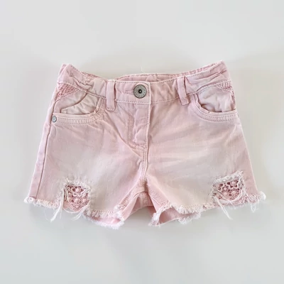 Next rózsaszín koptatott farmer short csipkebetéttel – 110-es méret