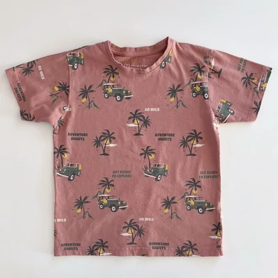 122-es pamut dzsipes mintás rövid ujjú póló kisfiúnak – Primark, 6–7 év