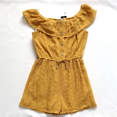 146 Új címkés csipke playsuit