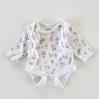 44-es F&amp;F hosszú ujjú virágmintás pamut kislány body korababáknak