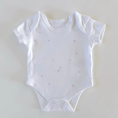 56-os Matalan csillagos rövid ujjú pamut kislány body fehér alapon 56-os Matalan csillagos rövid ujjú pamut kislány body fehér alapon