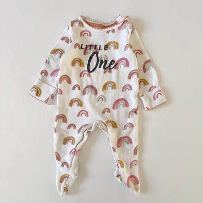 56-os F&F pamut szivárványos rugdalózó kislánynak 56-os F&F pamut szivárványos rugdalózó kislánynak