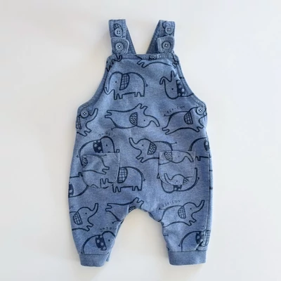 62-es George kék színű elefánt mintás pamut kantáros nadrág kisfiúnak