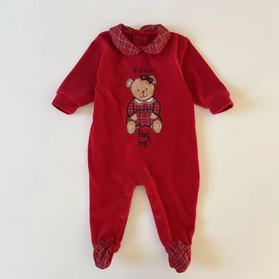 68-as George meggypiros plüss karácsonyi rugdalózó kislánynak – 3–6 hónap 68-as George meggypiros plüss karácsonyi rugdalózó kislánynak – 3–6 hónap