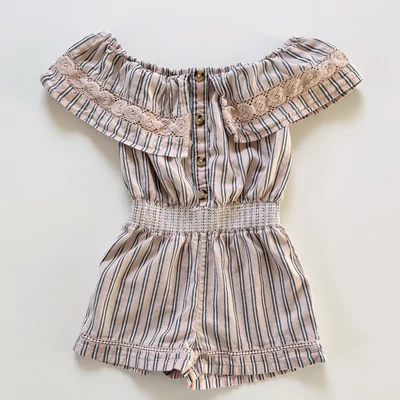 Rózsaszín csíkos pamutvászon lány playsuit – River Island, 122