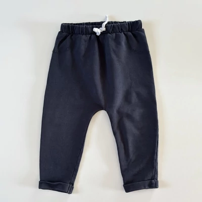 86-os sötétkék pamut jogger nadrág kisfiúknak – TU, 12-18 hó 86-os sötétkék pamut jogger nadrág kisfiúknak – TU, 12-18 hó