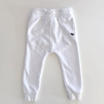 92-es Next fehér jogger kisfiúnak – 1,5–2 év