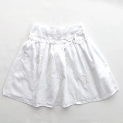 98 Fehér alkalmi hímzett szoknya