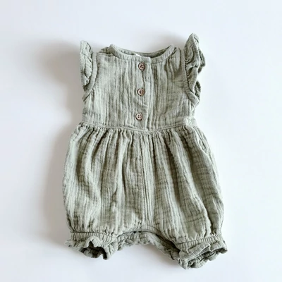 Kreppelt pamutvászon nyári playsuit fodros ujjakkal – F&amp;F, 56-os méret