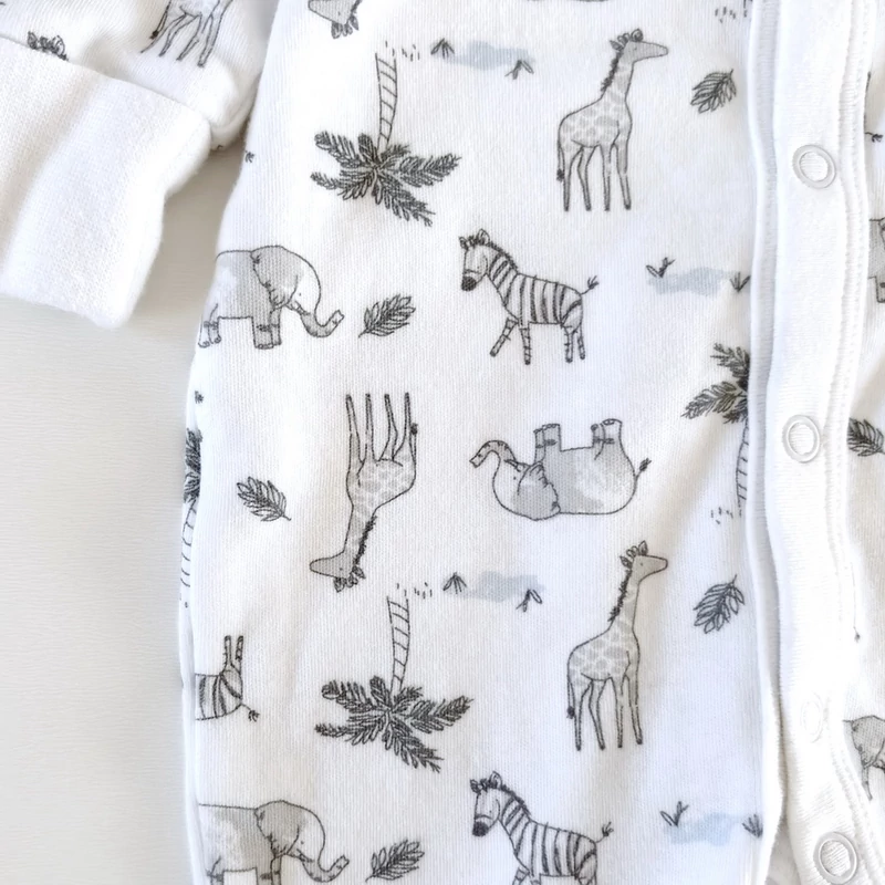  Matalan kisfiú rugdalózó 62-es – állatmintás, használt babaruha