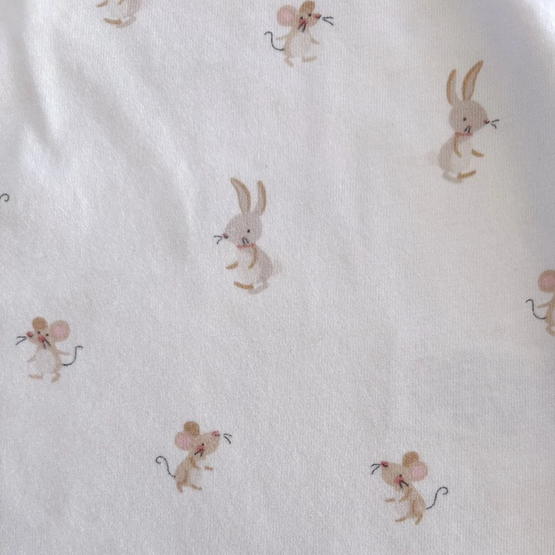 104-es Next 100% pamut halvány drapp egér és nyuszi mintás hosszú ujjú felső kislánynak – 3–4 év