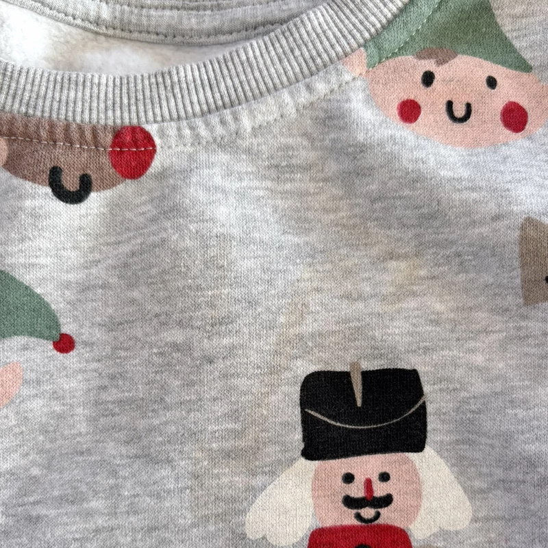 122-es szürke karácsonyi pulóver kisfiúnak – George, 6–7 év