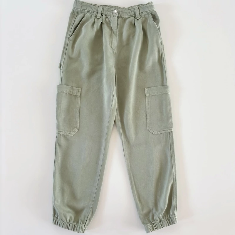 140-es Next khaki TENCEL™ cargo lány nadrág – hibátlan állapotban
