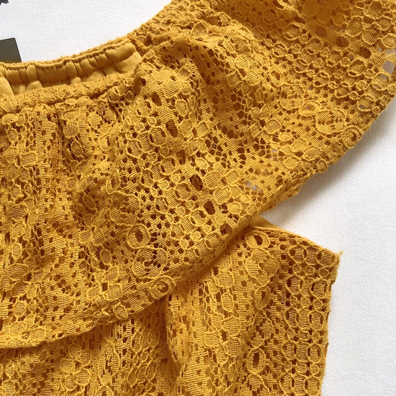 146 Új címkés csipke playsuit