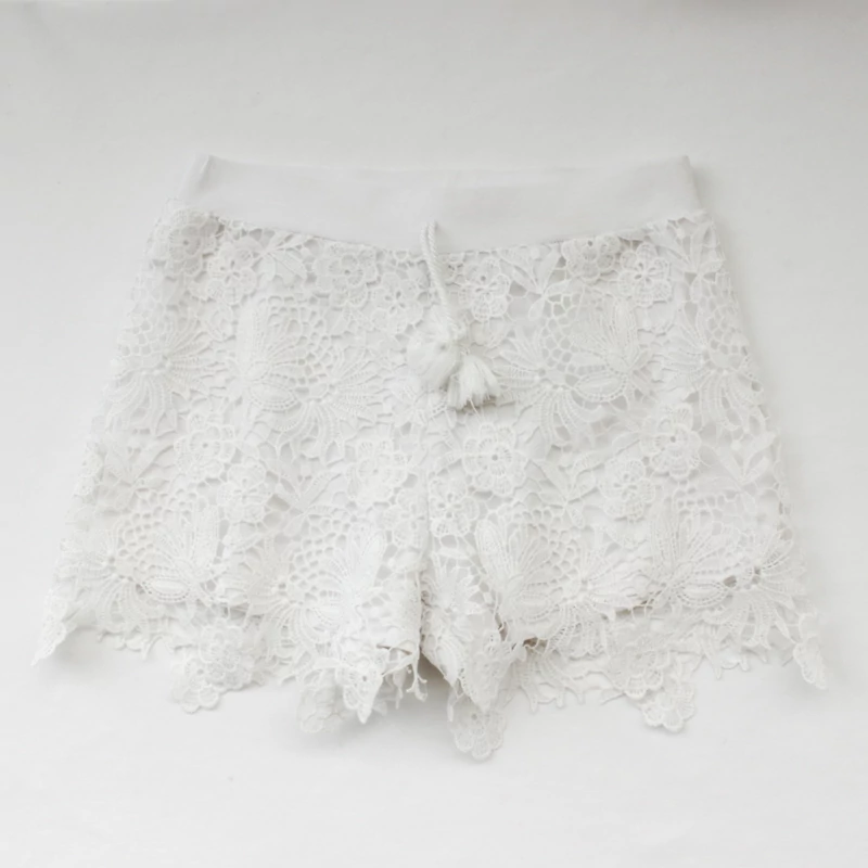 152 Fehér csipkés short