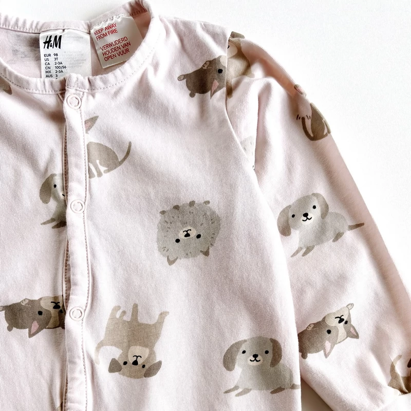 H&amp;M kutyás pamut pizsama overall, használt babaruha, 98-as méret