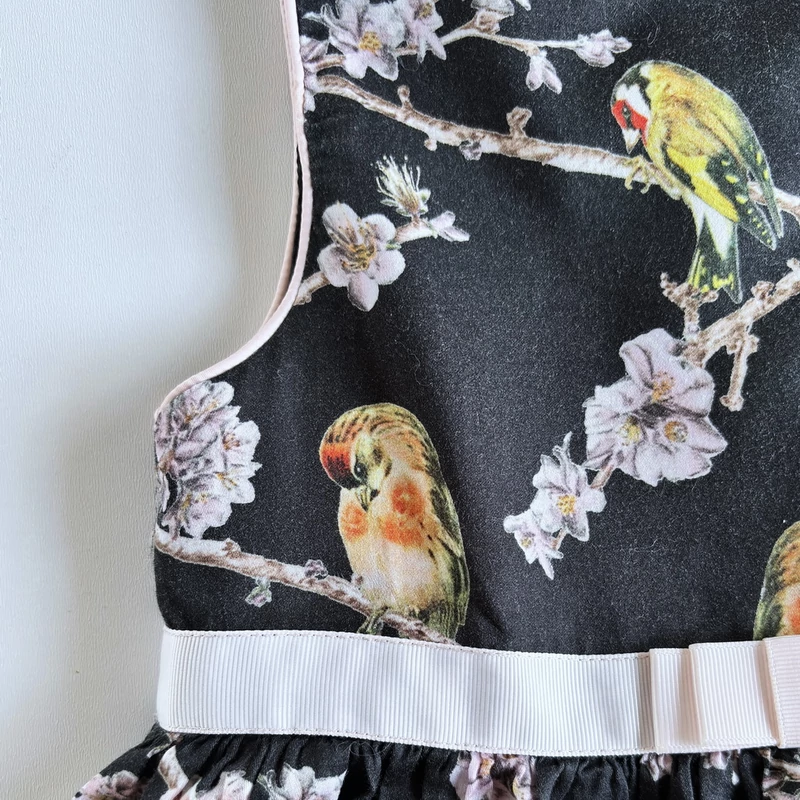 Ted Baker tüllös alkalmi ruha 4-5 éves kislányoknak, gyerekruha