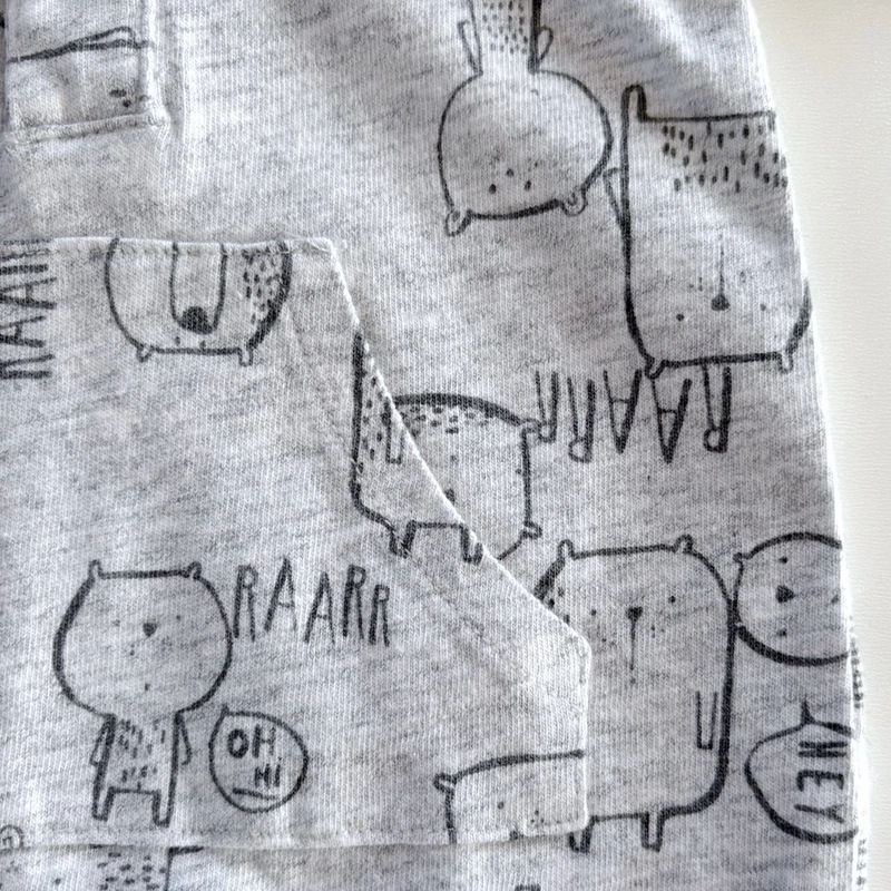 50-es Mothercare pamut szürke mintás kapucnis overall kisfiúnak