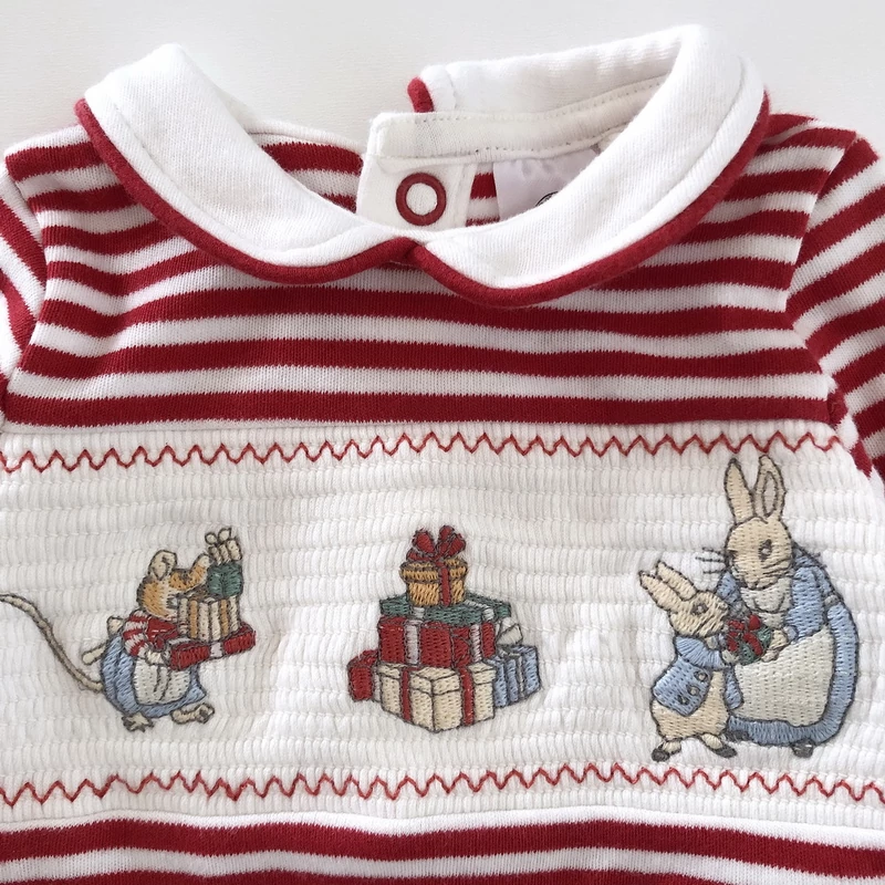 56 Hímzett Peter Rabbit pamut rugdalózó