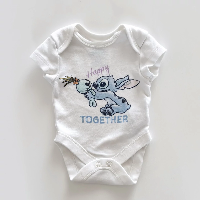 56-os Lilo és Stitch mintás fehér pamut body unisex babáknak