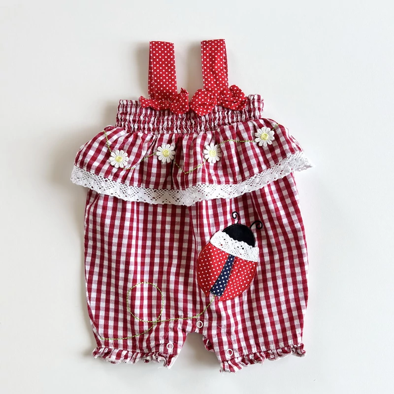 Kockás pamutvászon kislány playsuit hímzett katicával – 80