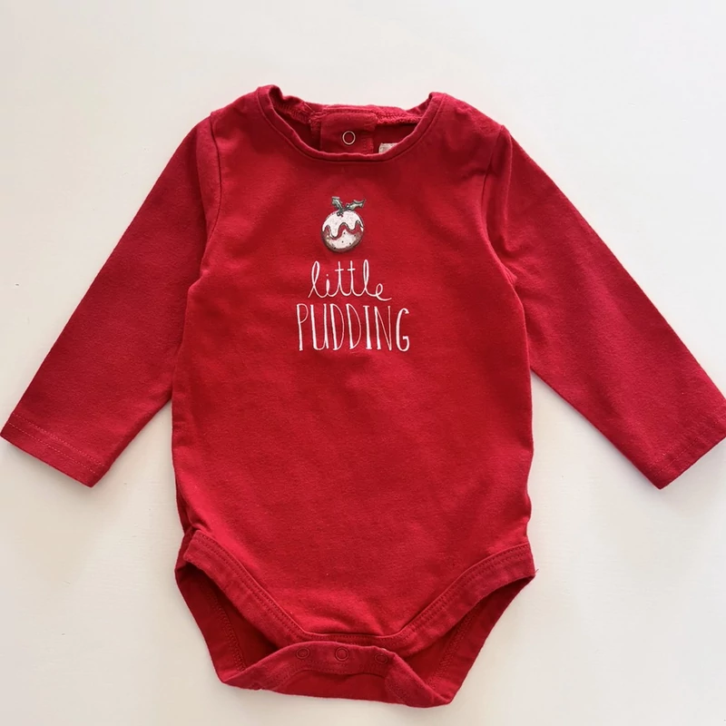 62-es piros karácsonyi pamut body Little Pudding felirattal – Mamas and Papas, 0-3 hónap