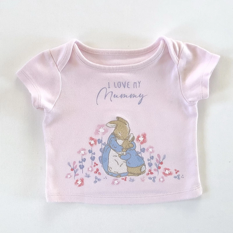 62 Hímzett pamut Peter Rabbit póló