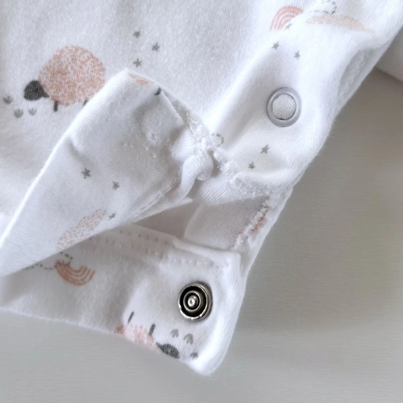68-as bárányos pamut unisex rugdalózó – John Lewis