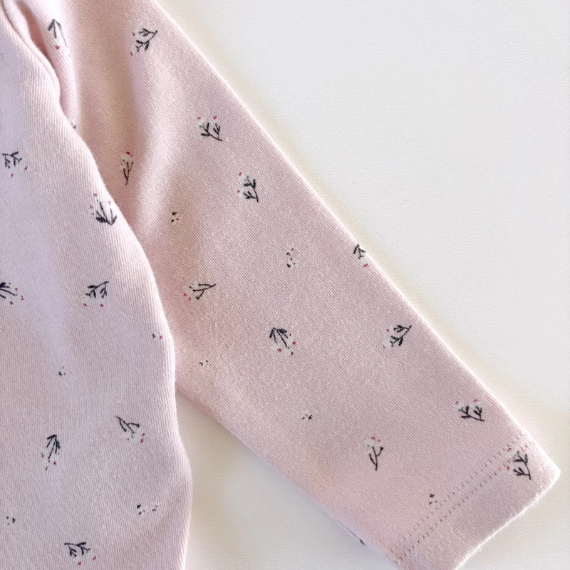 68-as F&amp;F rózsaszín virágmintás hosszú ujjú pamut body kislánynak