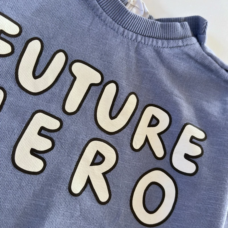 74-es acélkék „Future Hero” pamut pulóver kisfiúknak – H&amp;M, 6-9 hó