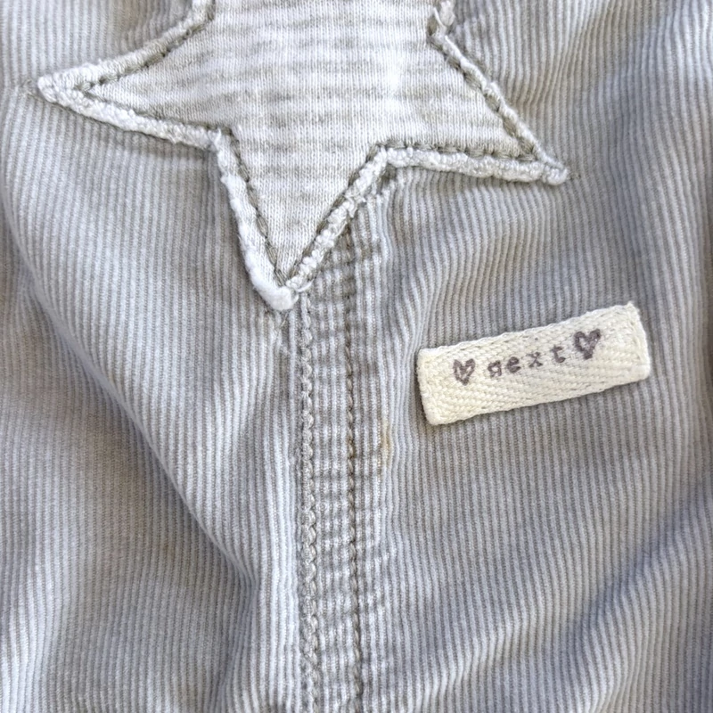 74-es Next szürke csillag mintás bélelt kordbársony kantáros nadrág kisfiúnak