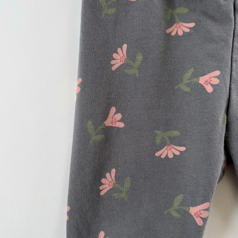 74-es H&amp;M szürke virágmintás kislány leggings – 6-9 hónap