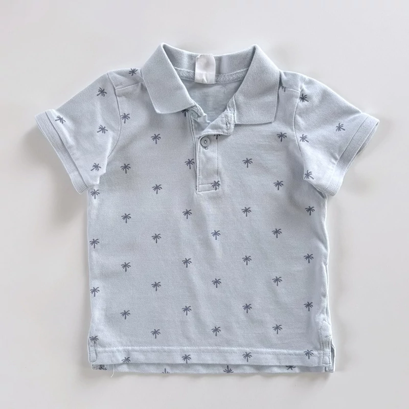 80-as H&amp;M világoskék pálmafa mintás galléros póló kisfiúnak