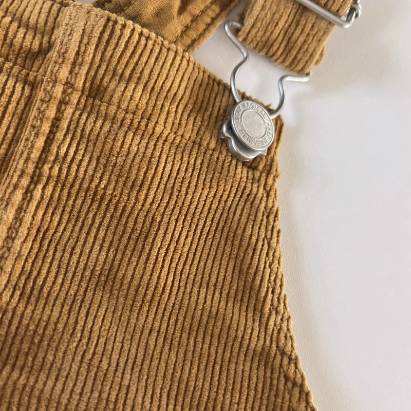 92-es H&amp;M kislány kord kantáros okker ruha zsebekkel