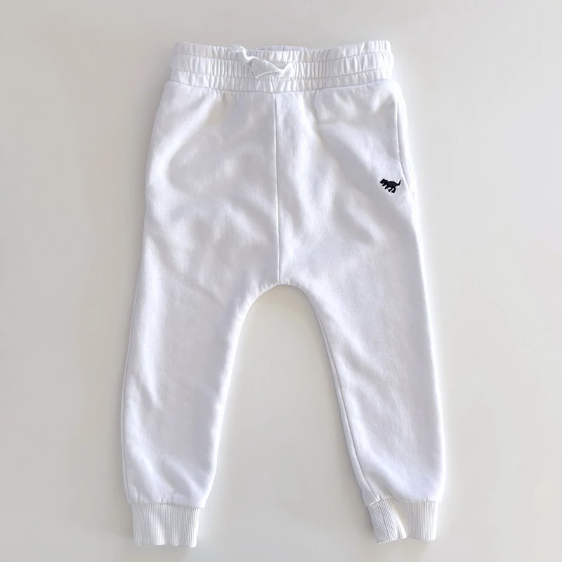 92-es Next fehér jogger kisfiúnak – 1,5–2 év