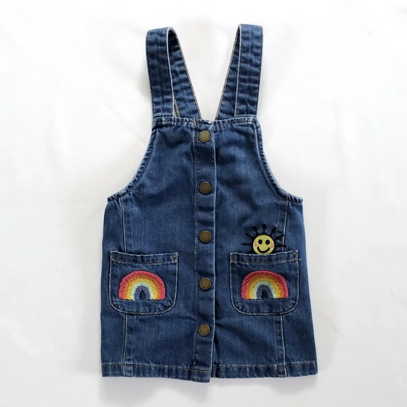 98 Next szivárványos kantáros farmer ruha